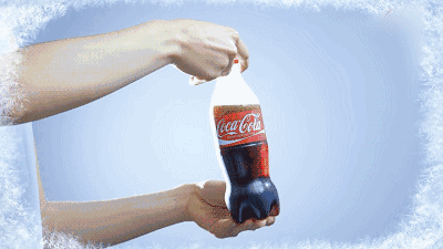 第四步:将可乐倒置,上下摇晃,把压力全都摇走第三步:把瓶盖盖好,准备