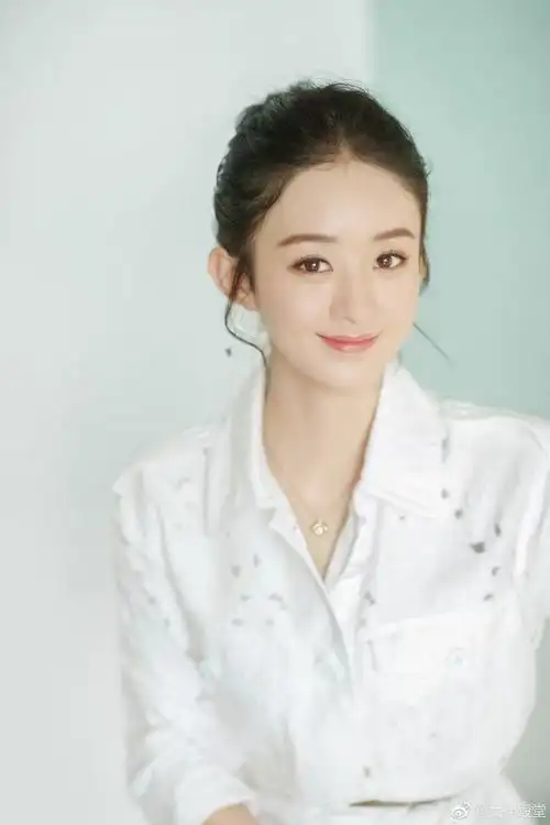 赵丽颖2018年礼服合辑,色调清新脱俗,甜美的小姐姐最是迷人.