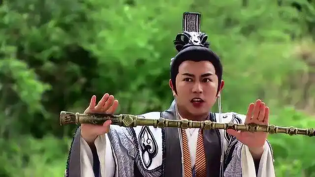 姜子牙的打神鞭对付金蛟剪和金光宝镜元始天尊所赐宝物果然厉害