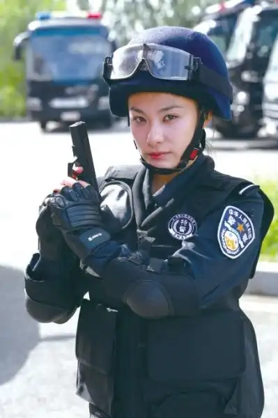 大连市公安局等联合摄制的30集电视剧《穿警服的那些女孩儿》,10月11