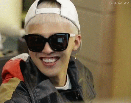 权志龙gif帽子gif傻笑gif男神gif