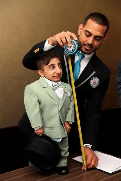 吉尼斯世界记录宣布为世界上最矮的人,身高仅65厘米!