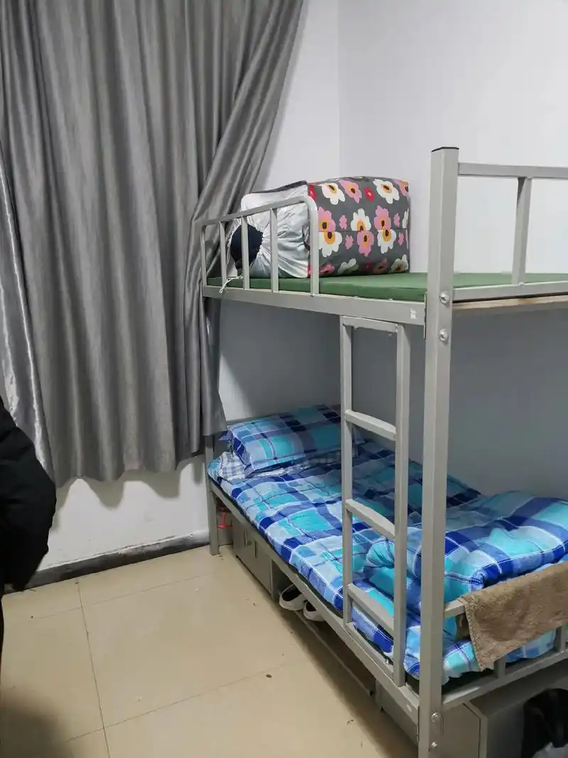 干净整洁的宿舍 这是真的,那小子住校去了!太不可思议了
