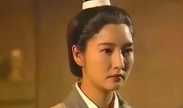 香港女星雪梨颜值崩坏,素颜出镜网友直呼不敢认,当单亲妈妈多年