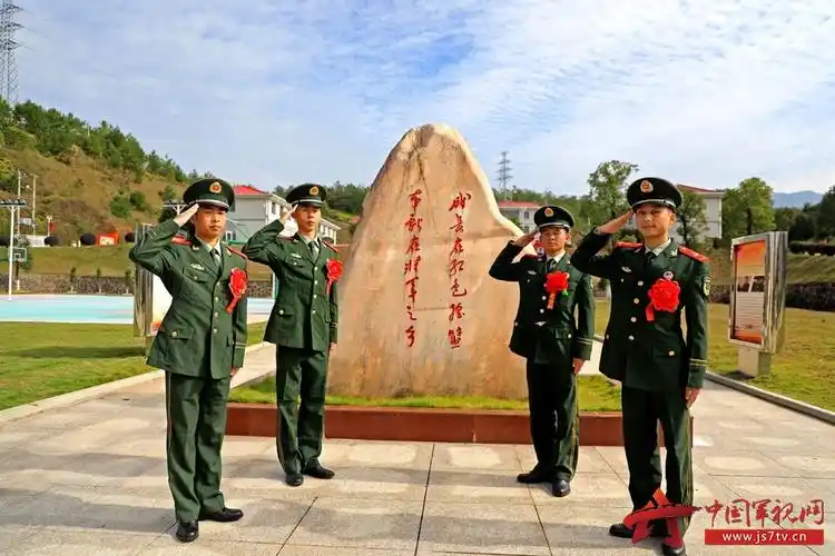 【退伍季】10张照片读懂老兵心 - 中国军视网