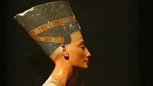 avr新方式游览古埃及最美王后娜芙蒂蒂胸像