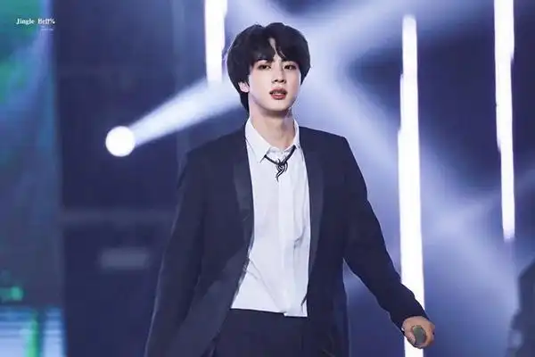 据悉,该单曲是jin金硕珍和英国乐队cold play合作完成,cold play和