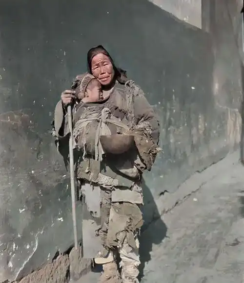 清朝时期乞丐的老照片,原来真实的乞丐和影视剧中的根本就不一样