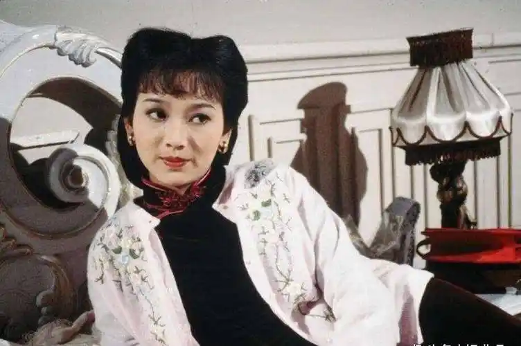 赵雅芝喜迎生日,神采飞扬仍是不老女神,跟叶童似两辈人_上海滩_传奇