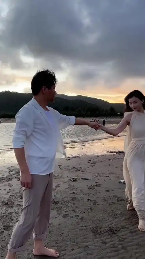 原来泥坑才是最浪漫的舞台歌手冷漠漠小曼官方账号杨小曼吐槽大会