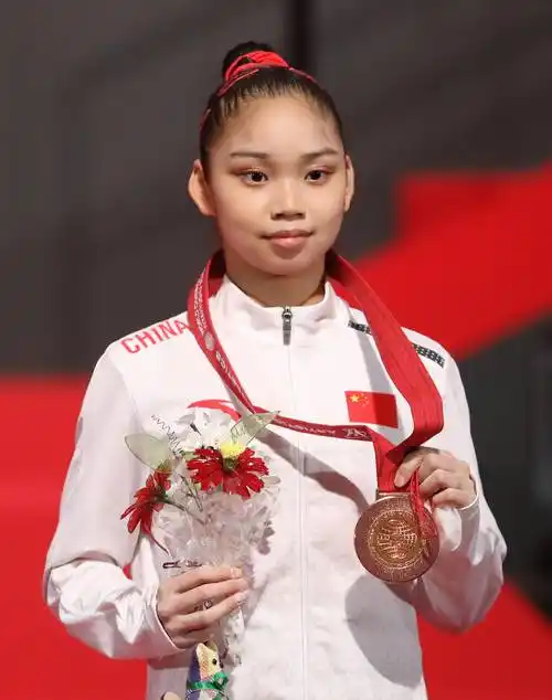 体操世锦赛高低杠决赛罗蕊获季军