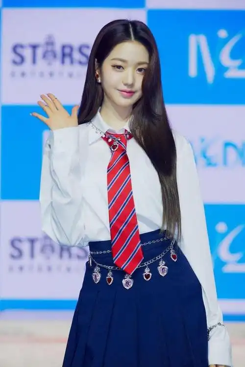 张元英在韩国被偶遇!腿太瘦被吐槽像行走的骨架子,摔一跤得骨折