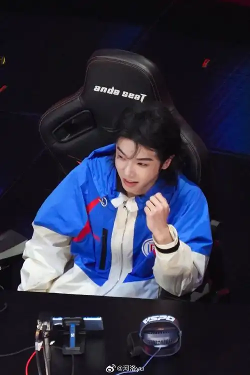 华晨宇和平精英品牌代言人##愚人节站姐团建