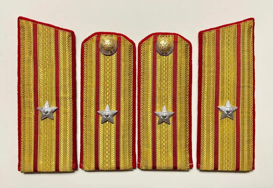 55式陆海空62ga校官军衔 1955年解放军第一次授衔,我军的肩章,领章和