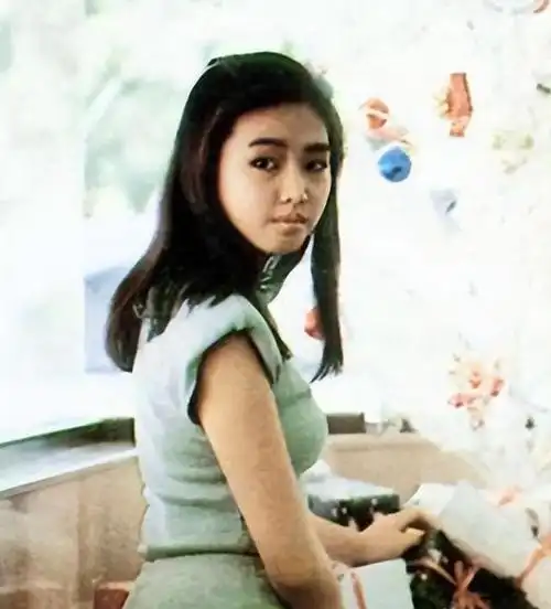 回顾豪门千金朱丽倩携亿万身家嫁给刘德华46岁高龄产子