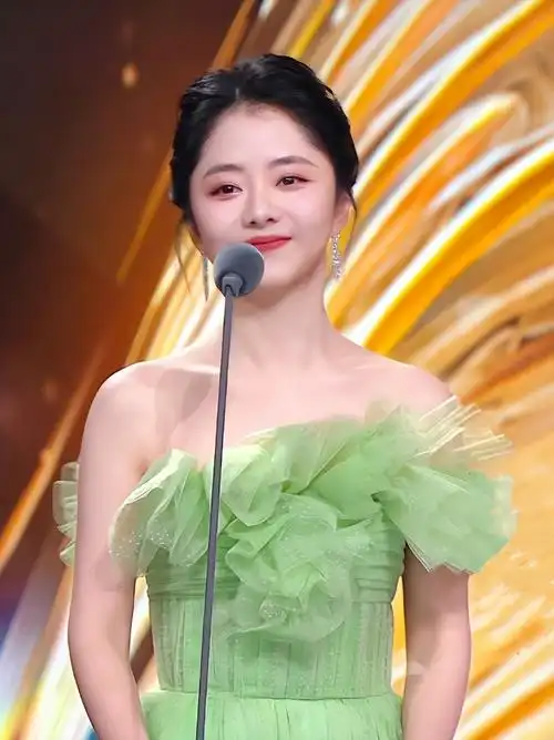 没有人可以永远18岁,但谭松韵可以,期待美女姐姐的更多作品.