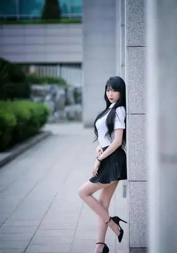 温柔贤惠的白衬衫百褶裙,这样搭配,下一个校园女神就是你