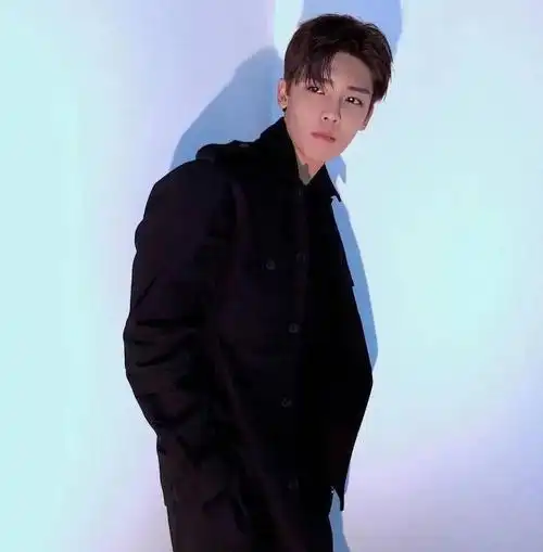 【微信头像】侯明昊