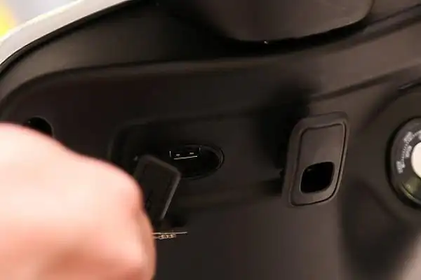 小牛电动车充电口在哪