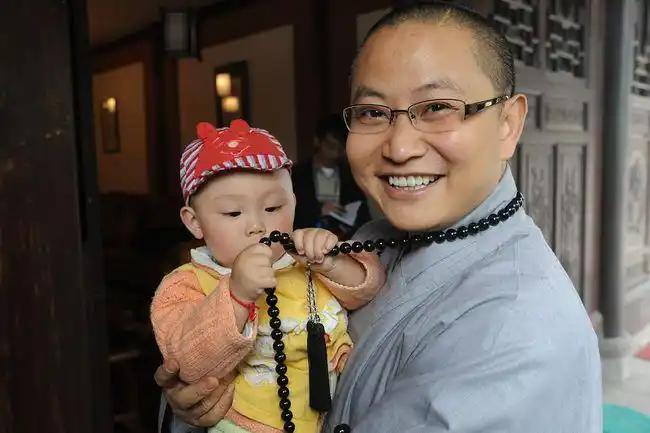 2021年度慈孝人物汶川地震时让孕妇进入罗汉寺待产的素全法师