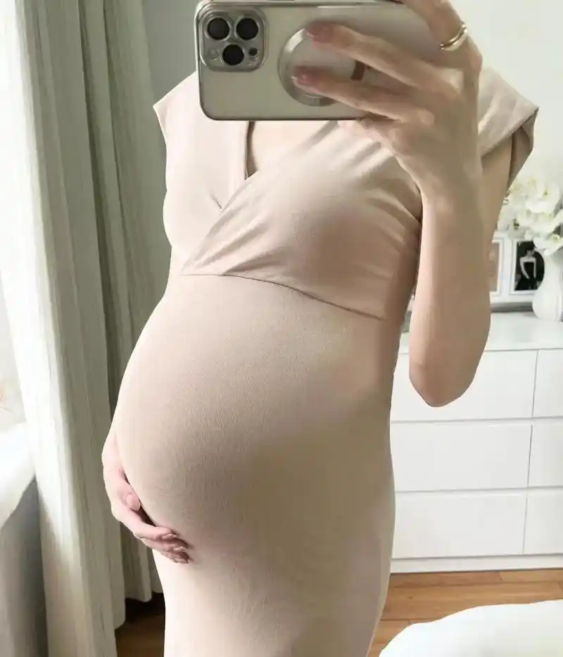 图文伙伴计划 27w照镜子被自己的肚子逗笑了 - 抖音