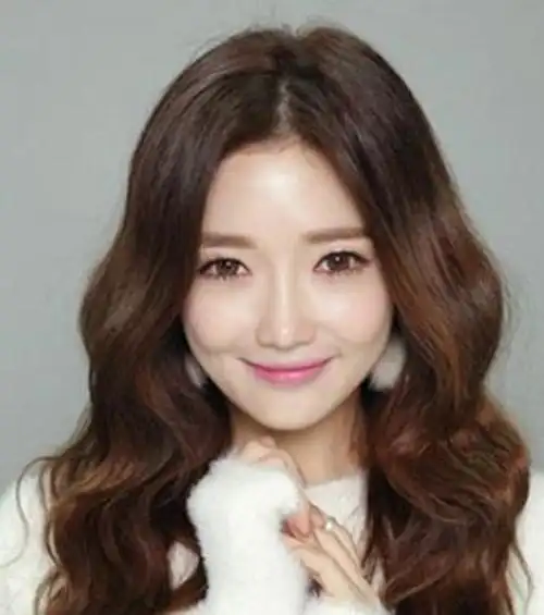 方脸女生适合什么发型?这五款中长发发型