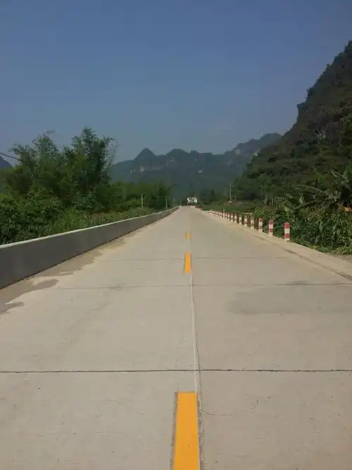 忻城至大化二级公路施工道路通车