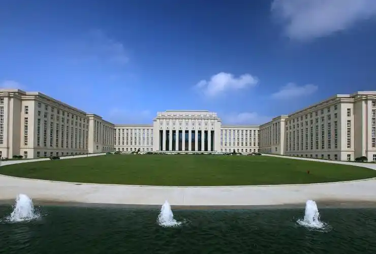 cn 公司地址 安徽省芜湖市经济技术开发区 简介 安徽海螺集团是我国最