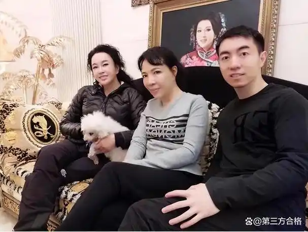 刘晓庆:四段婚姻没孩子,把外甥当儿子养了半生,晚年靠他支撑