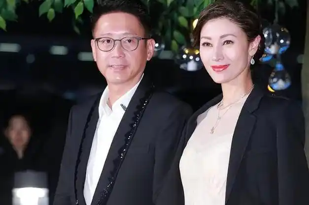 曝李嘉欣病情加重进icu许晋亨现身表情严肃本人透露更多细节