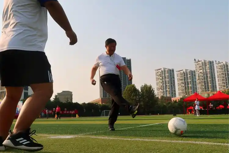 国网河南省电力公司2018年职工足球联赛(豫西赛区)顺利开赛!