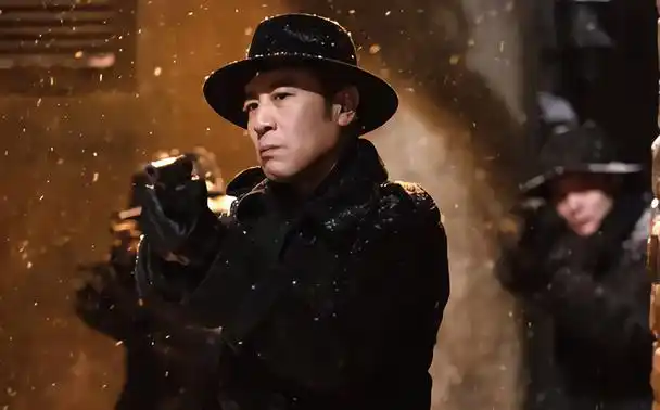 《悬崖之上》全是漏洞,为何豆瓣评分7.7,真的是最好的谍战片吗