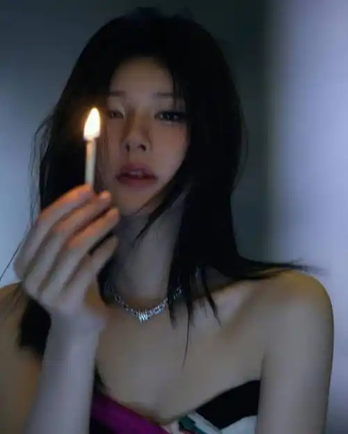 眼神妩媚性感迷人