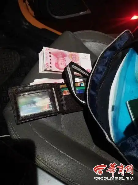 点赞1万余元现金落车上西安的哥专程送还