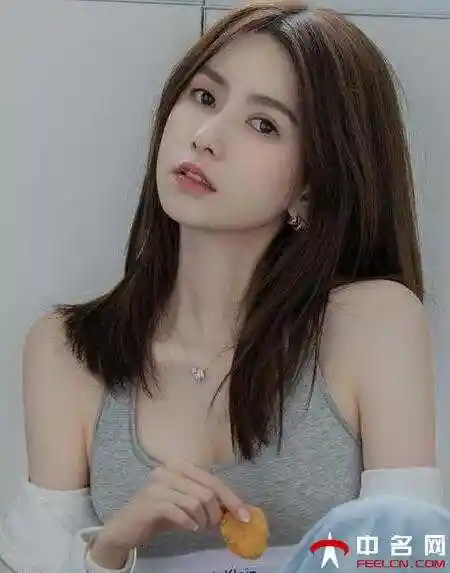 2021经典中长直发发型永不落伍的直发发型