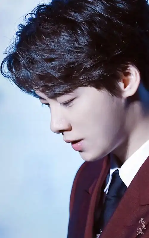 我宝宝的侧颜真是无敌好看了,萌bee们看到的评论甩张侧颜吧#李易峰