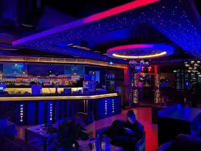 上海火爆的网红酒吧来深圳了99元抢108元perrys网红清吧酒水小吃套餐