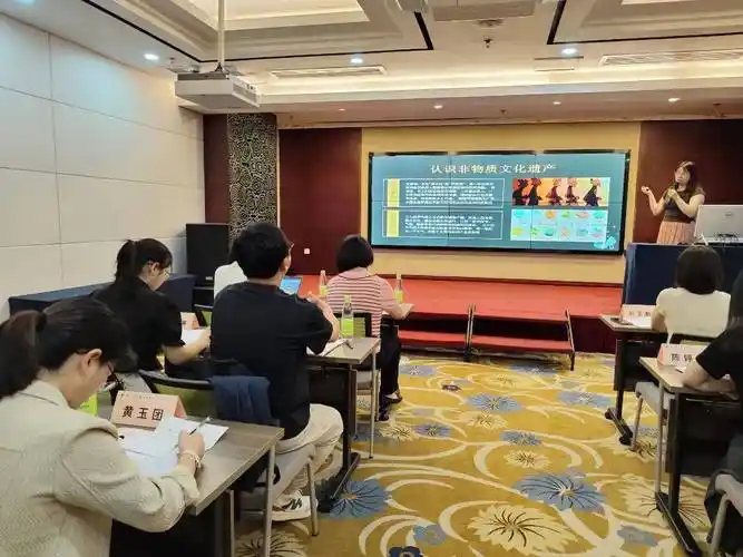 会场一由杨磊老师带领1-5小组围绕行为习惯养成,中华优秀传统文化