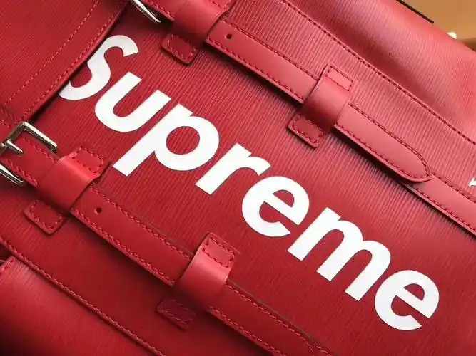 louise vuitton & supreme 联名后背包 红