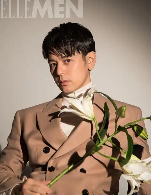 如何妻夫木聪首亮相内地时尚杂封面补图中