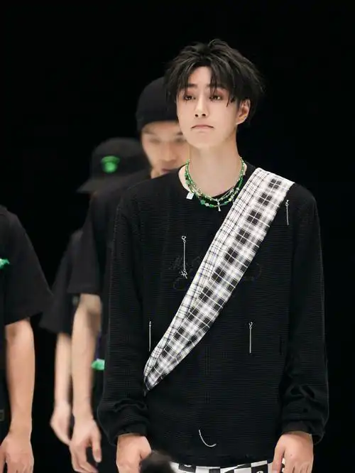 跳舞的王一博真是无敌帅又可爱