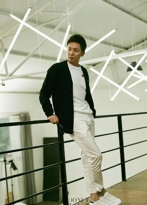 刘奕君休闲时尚写真图片 - tt98图片网