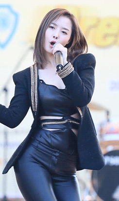 美女唱歌酷酷的诱惑gif动图_动态图_表情包下载_soogif