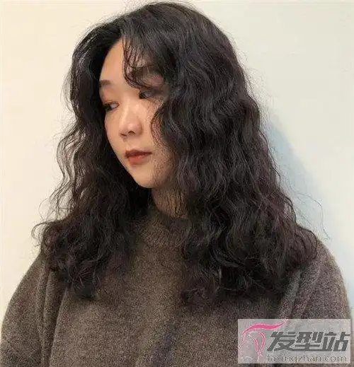 浪漫水波纹烫发最新女神烫发发型