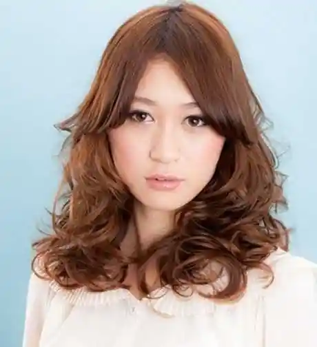 齐肩梨花烫发型图片5