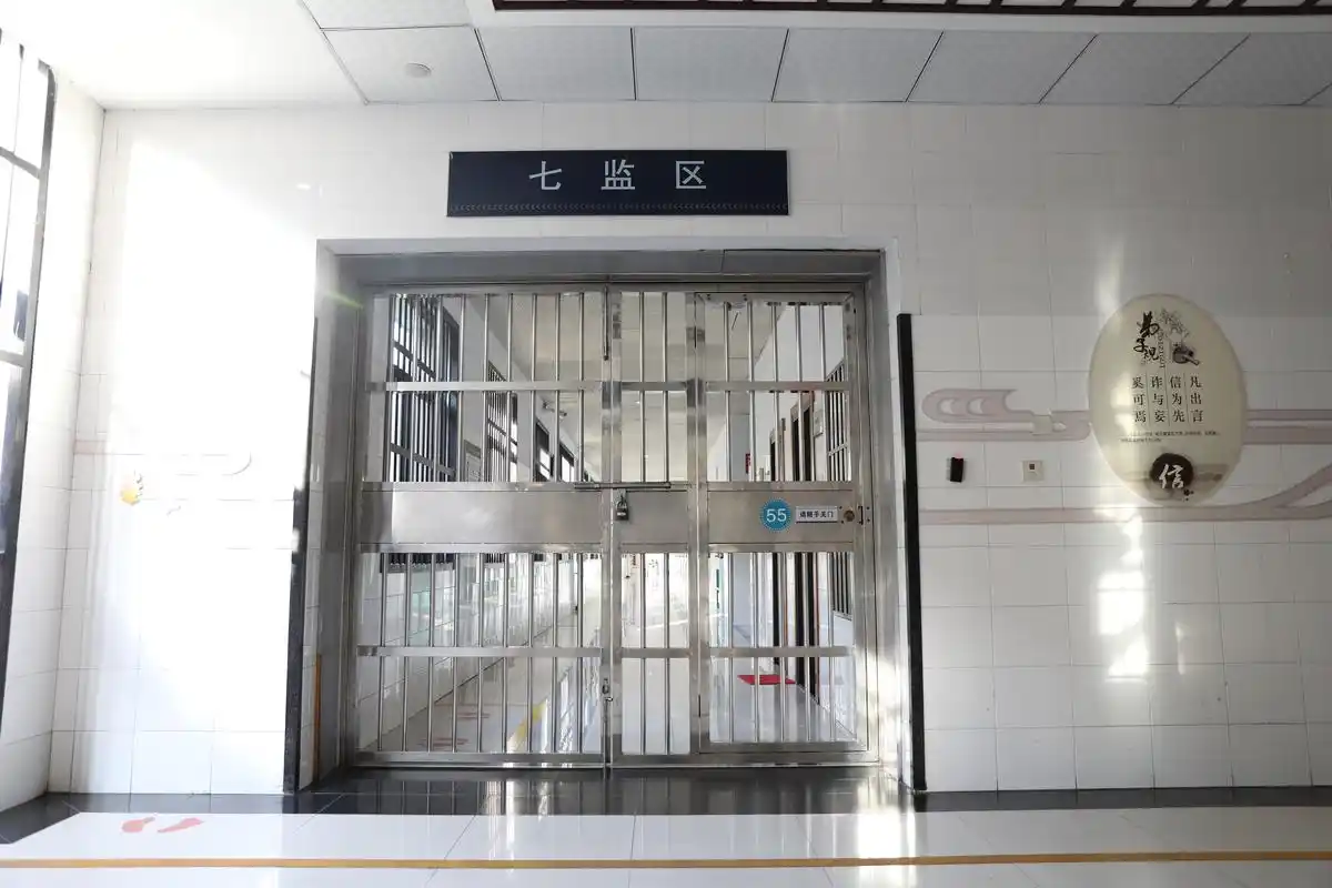 新京报记者常卓瑾摄有个女性在押人员,因为贩毒进了看守所,自认为不