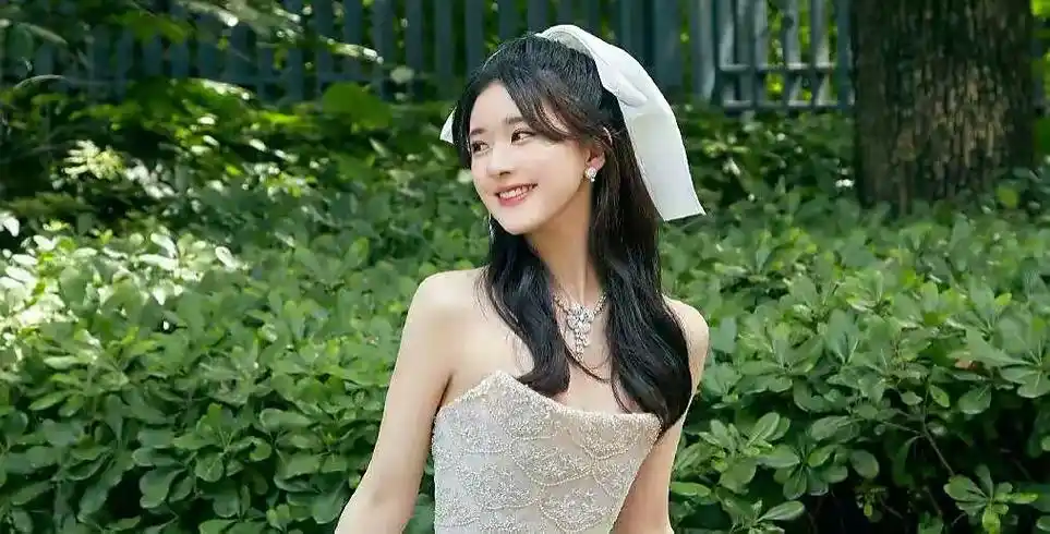 赵露思婚纱合集#每个女孩的婚纱梦 - 抖音