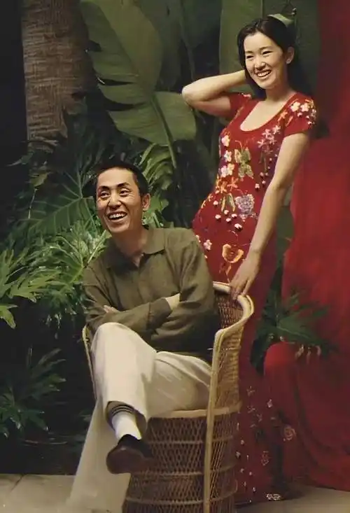巩俐与张艺谋合影老照片