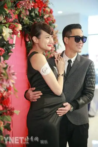 陈国坤妻子黄伊汶产后出院 儿子取名为陈真