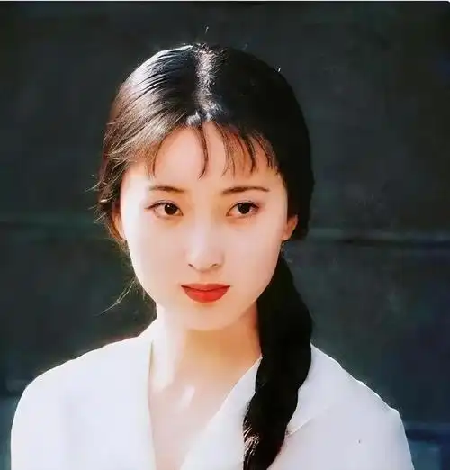 回顾演员陈晓旭:病逝16年后,丈夫还俗再婚,父母的坚持让人泪目